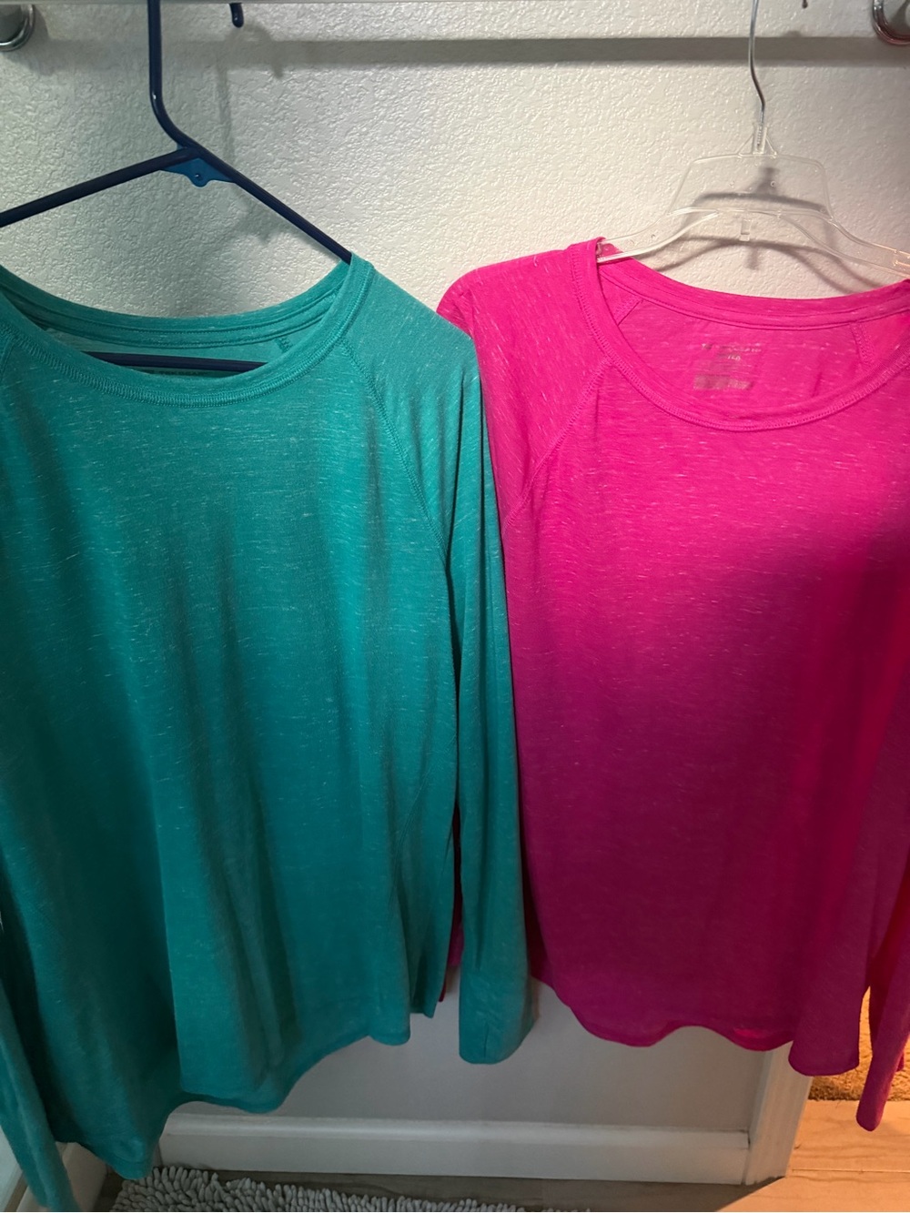 Women’s 2 pack-XL-  Long-Sleeve workout Tops in Pink and Teal, thumb slits - Picture 5 of 6
